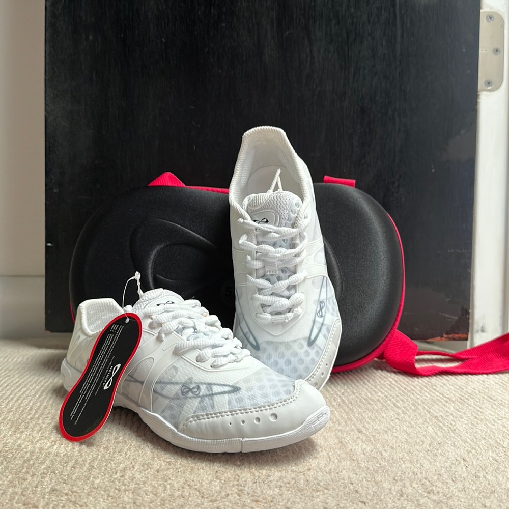 Nfinity Vengeance cheer shoes brand new -never worn - size 5.5